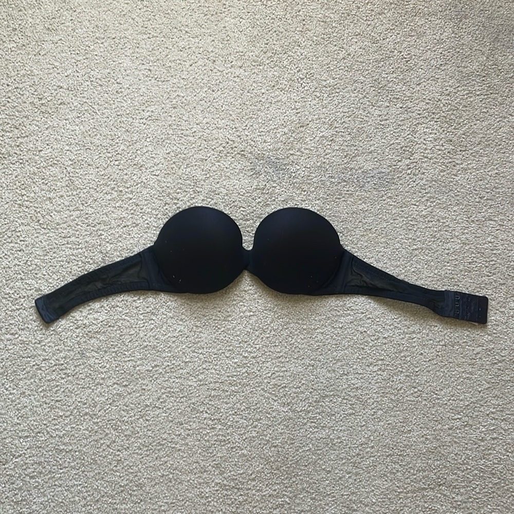 Black strapless push up bra